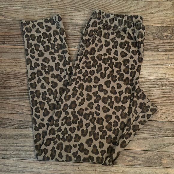 Women’s Bundle of 3 Old Navy Leopard/Animal Print Leggings - Picture 4 of 12